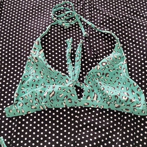 Swim wear - Picture 3 of 3